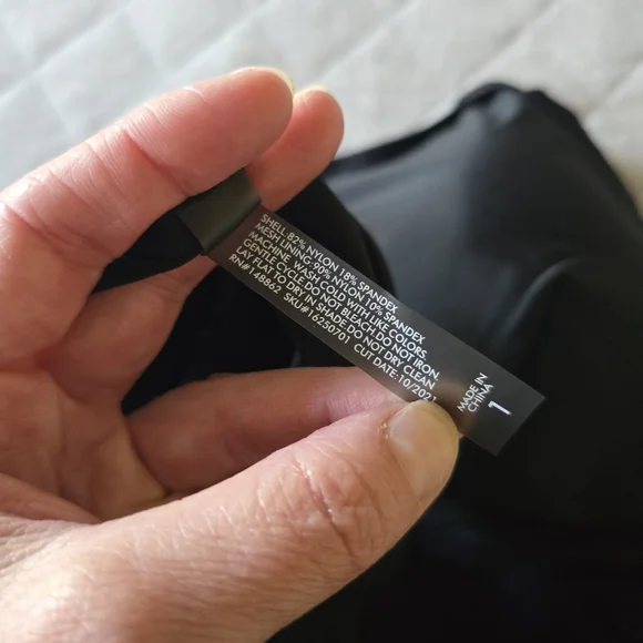 Torrid Black Wireless XO Triangle Swim Top Size 1 NWT - Picture 9 of 9